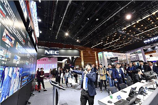 InfoComm China 2018 ȫ®a(chn)Ʒl(f)Ӿ۽g(sh)(chung)